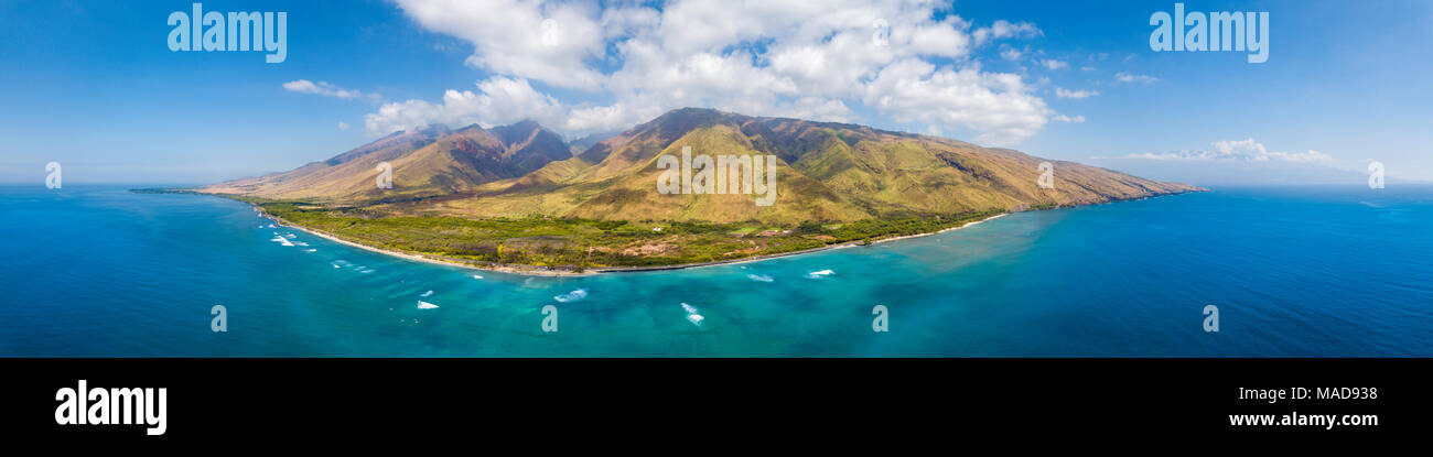 Une vue aérienne de West Maui off Ukumehame Beach Park, California, USA. Banque D'Images