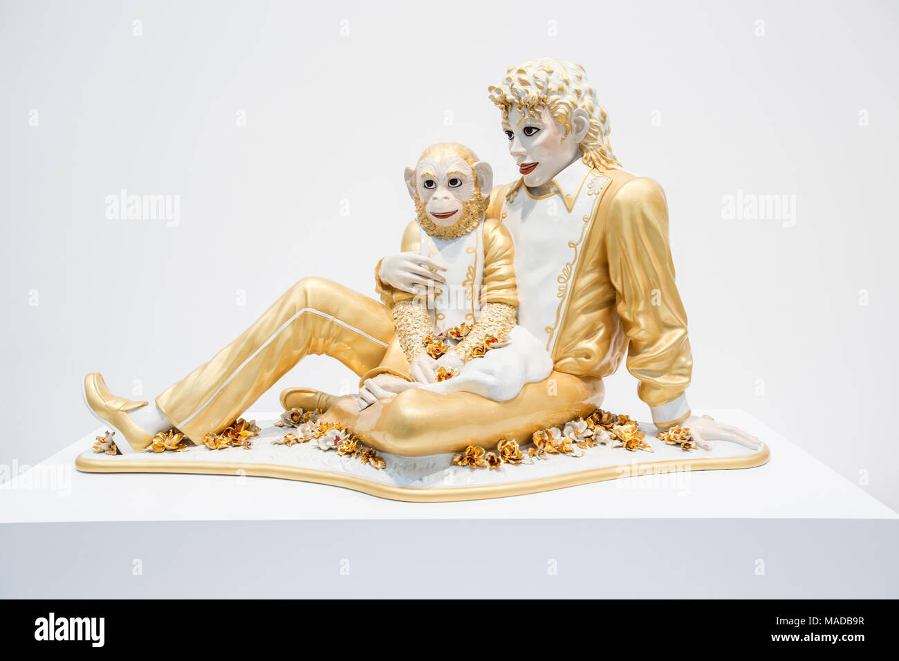 Michael Jackson and Bubbles sculpture en porcelaine par l'artiste