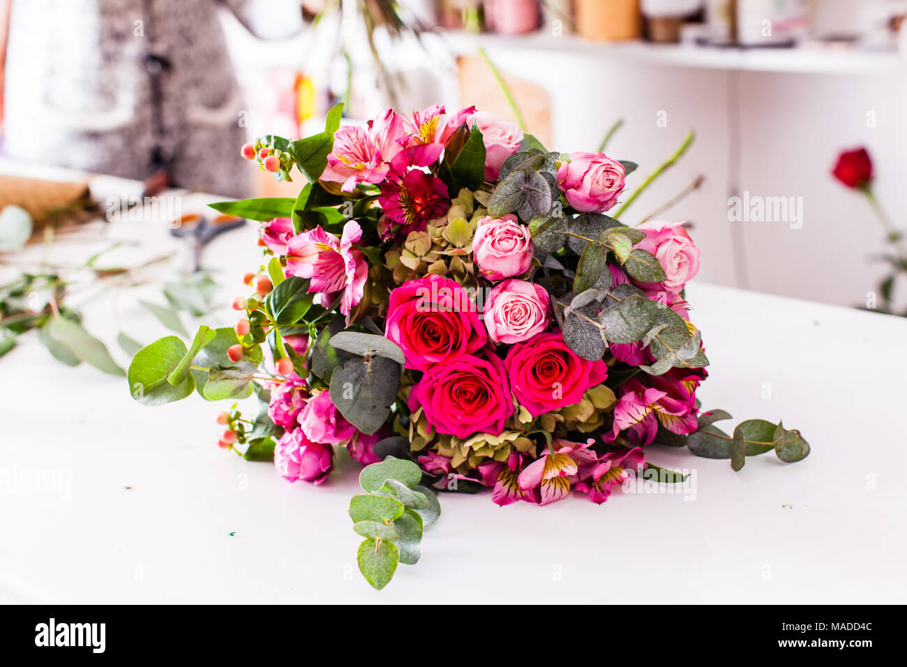 Bouquets fini sur la table Banque D'Images