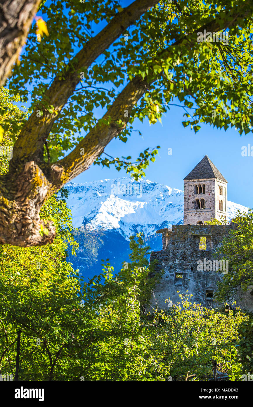 Italien, Mals, Südtirol, Vinschgau, romanischer Turm St. Benedikt Banque D'Images