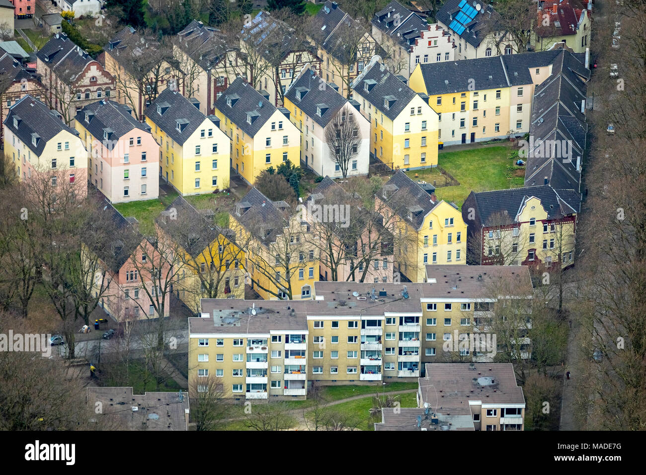 Rangées de maisons d'habitation dans la rue à Breisach Obermeiderich, logement social, ThyssenKrupp Residential Real Estate GmbH, Duisburg-Nord à Duisburg je Banque D'Images