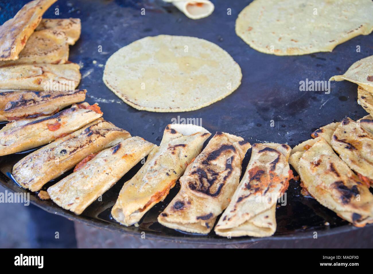 Tlacoyos, pré-hispaniques (mexicain) street food, Guanajuato, Mexique Banque D'Images