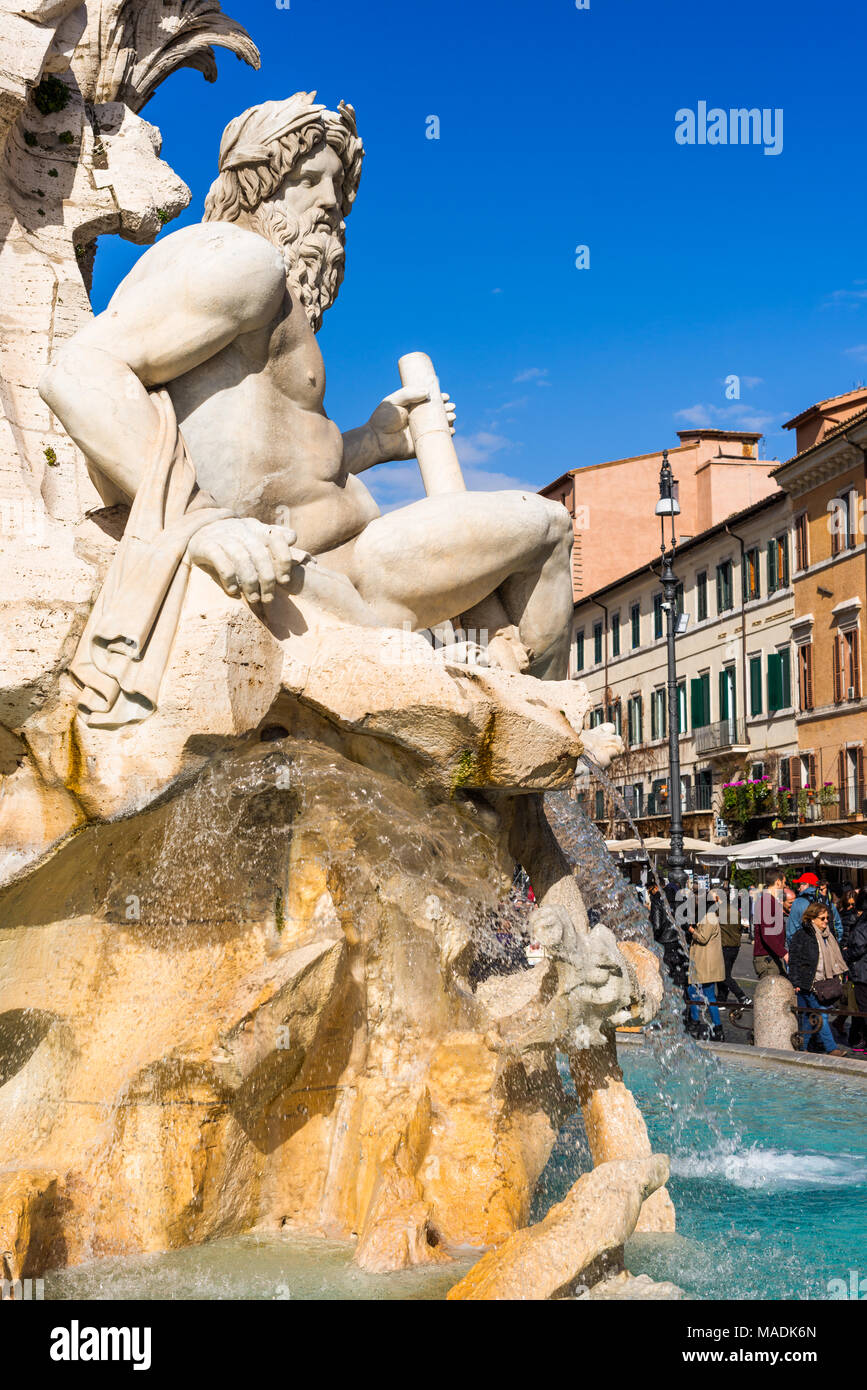 Statue du dieu de la rivière Ganges sur Fontana dei Quattro Fiumi (fontaine des Quatre Fleuves) par Lorenzo Bernini sur la Piazza Navona, Rome, Italie. Banque D'Images