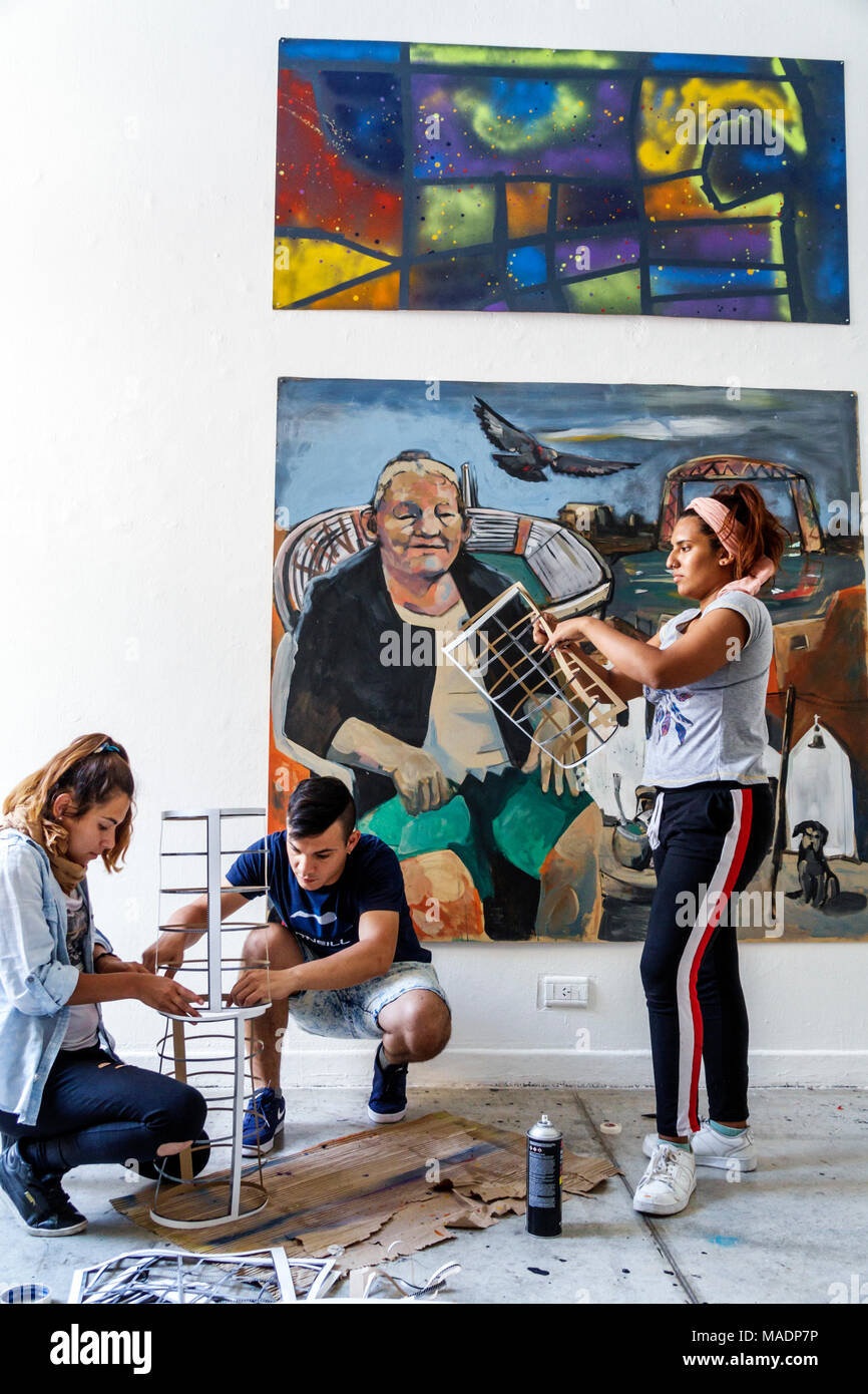 Buenos Aires Argentina,Centro Cultural Recoleta,centre,galerie d'art,intérieur,peinture,garçons,enfant enfant enfant enfant, fille filles,femme,te Banque D'Images