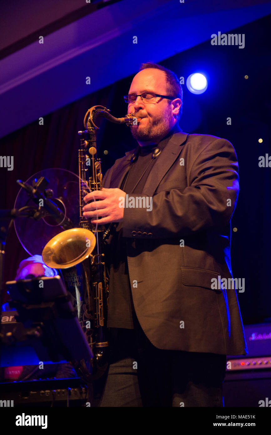 Nantwich, Cheshire, Royaume-Uni. 31 mars, 2018. Le Climax Blues Band en concert à la salle municipale de Nantwich pendant le 22ème Nantwich Jazz, Blues et de la musique. Crédit : Simon Newbury/Alamy Live News Banque D'Images