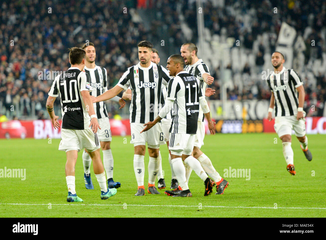 Sami Khedira (Juventus), Douglas Costa Juventus FC), Paulo Dybala (Juventus), Giorgio Chiellini (Juventus), Rodrigo Bentancur (Juventus), au cours de la série d'un match de football entre la Juventus vs AC Milan au Stade Allianz le 31 mars 2018 à Turin, Italie. Crédit : Antonio Polia/Alamy Live News Banque D'Images