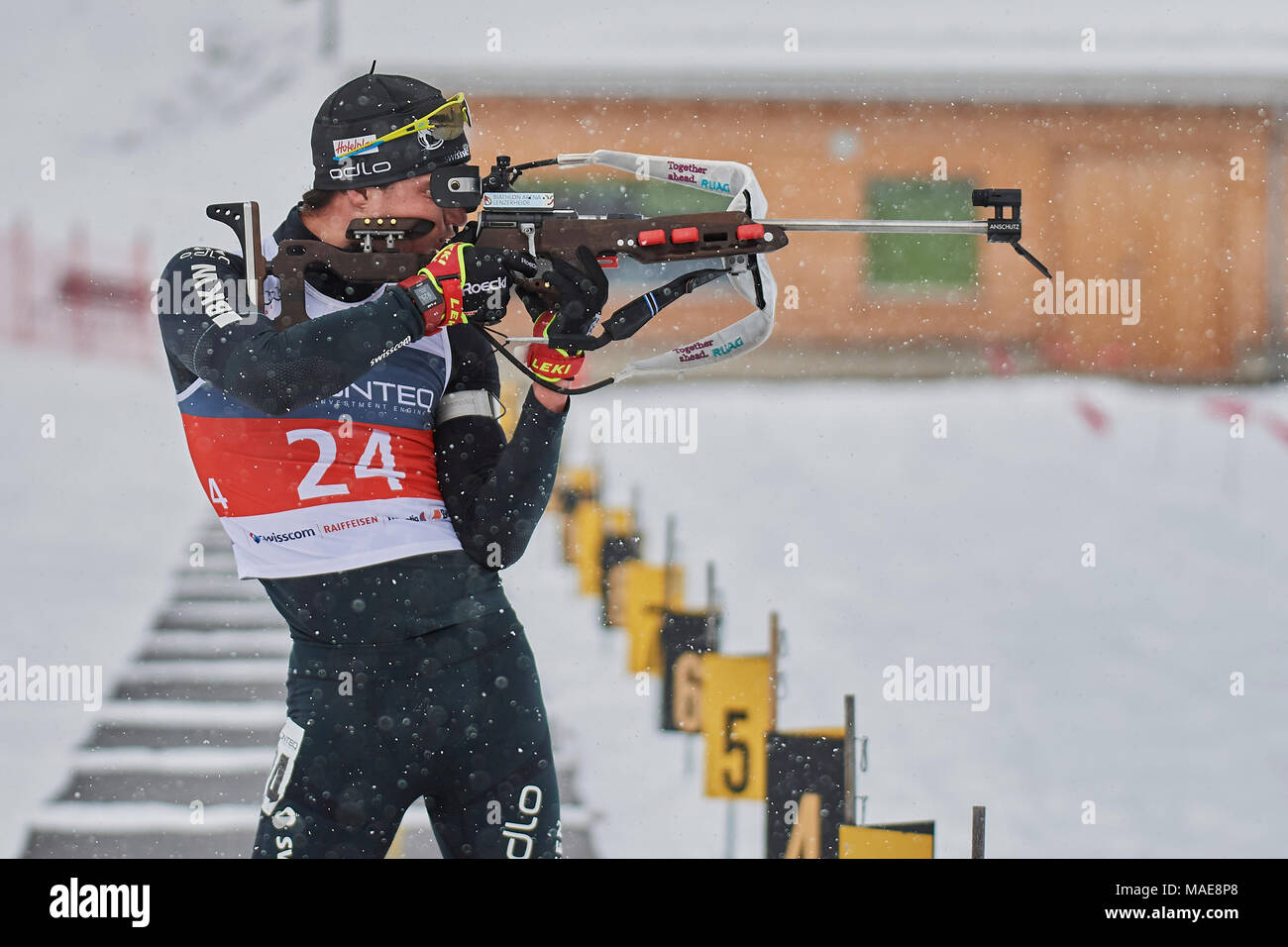 Le Lenzerheide, Suisse, 1er avril 2018. Niklas Hartweg au cours de la Mass-Start Hommes au Concours National Suisse et Belge Championnats de Biathlon Crédit : Rolf Simeon/Alamy Live News Banque D'Images