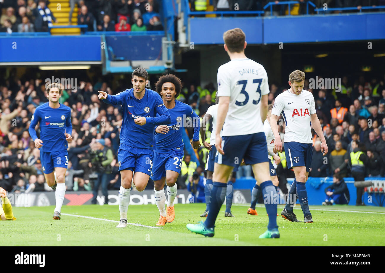 Alvaro Morata vu notation et de célébrer le premier but lors de la Premier League match entre Chelsea et Tottenham Hotspur à Stamford Bridge, le 1er avril 2018 à Londres, en Angleterre. (Photo de Zed Jameson/phcimages.com) : PHC Crédit Images/Alamy Live News Credit : PHC Images/Alamy Live News Credit : PHC Images/Alamy Live News Banque D'Images