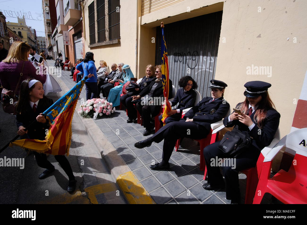 Procession de la gloire de la résurrection du dimanche, pour célébrer le dimanche de Pâques dans les rues de Valence. Sur cette photo, les participants attendent la procession de commencer. Valence, Espagne. Le 1er avril 2018. Gentiane : crédit Polovina/Alamy Live News Banque D'Images