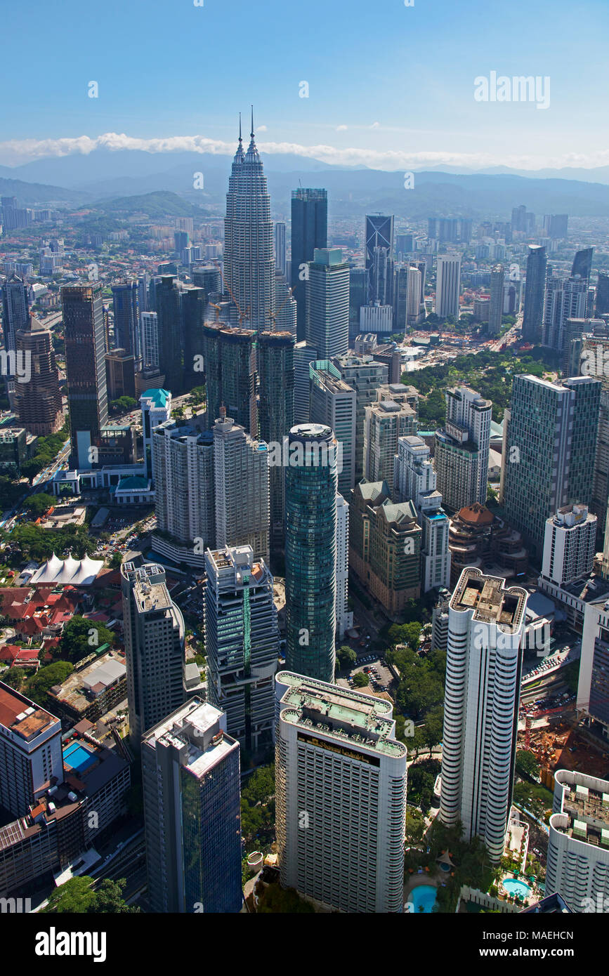Vue aérienne sur la ville moderne avec Petronas Twin Towers Kuala Lumpur Malaisie Banque D'Images