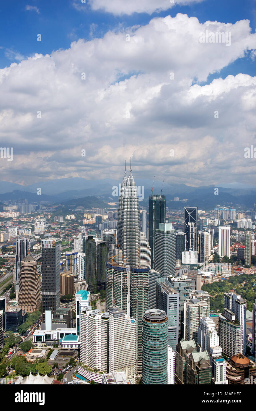 Ville moderne avec Petronas Twin Towers Kuala Lumpur Malaisie Banque D'Images