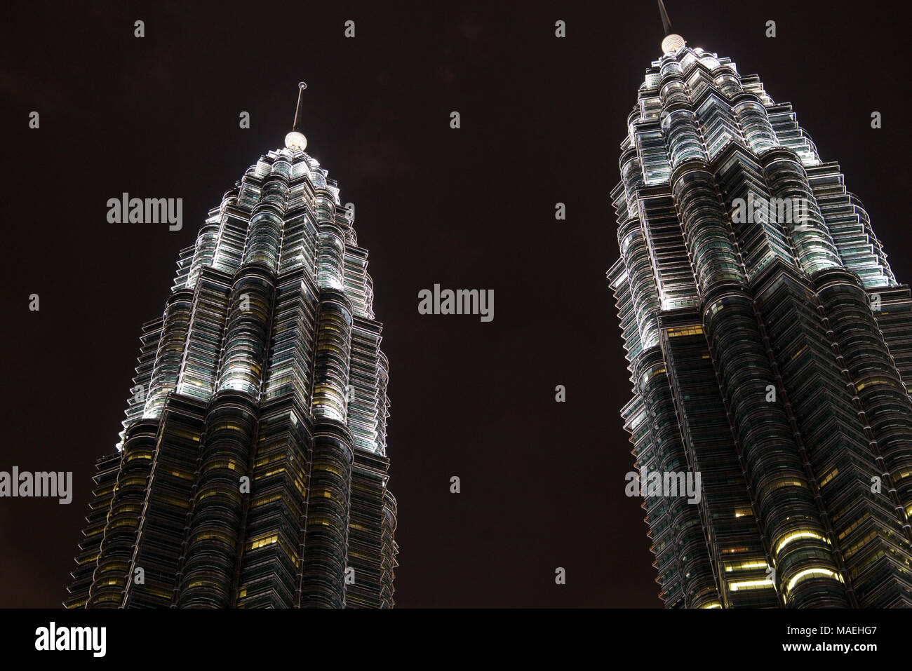 Gratte-ciel Les Tours Petronas à Kuala Lumpur, en Malaisie, de nuit Banque D'Images
