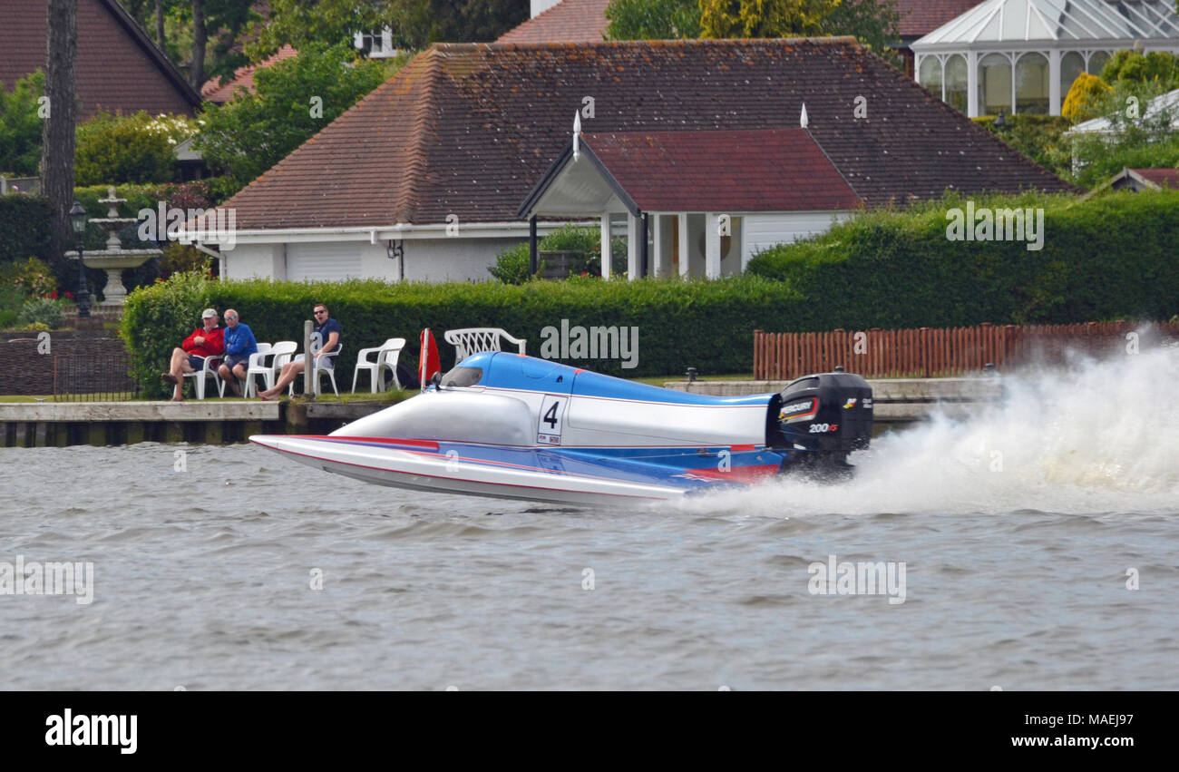 Course de bateau sur Oulton Broad, Suffolk Banque D'Images