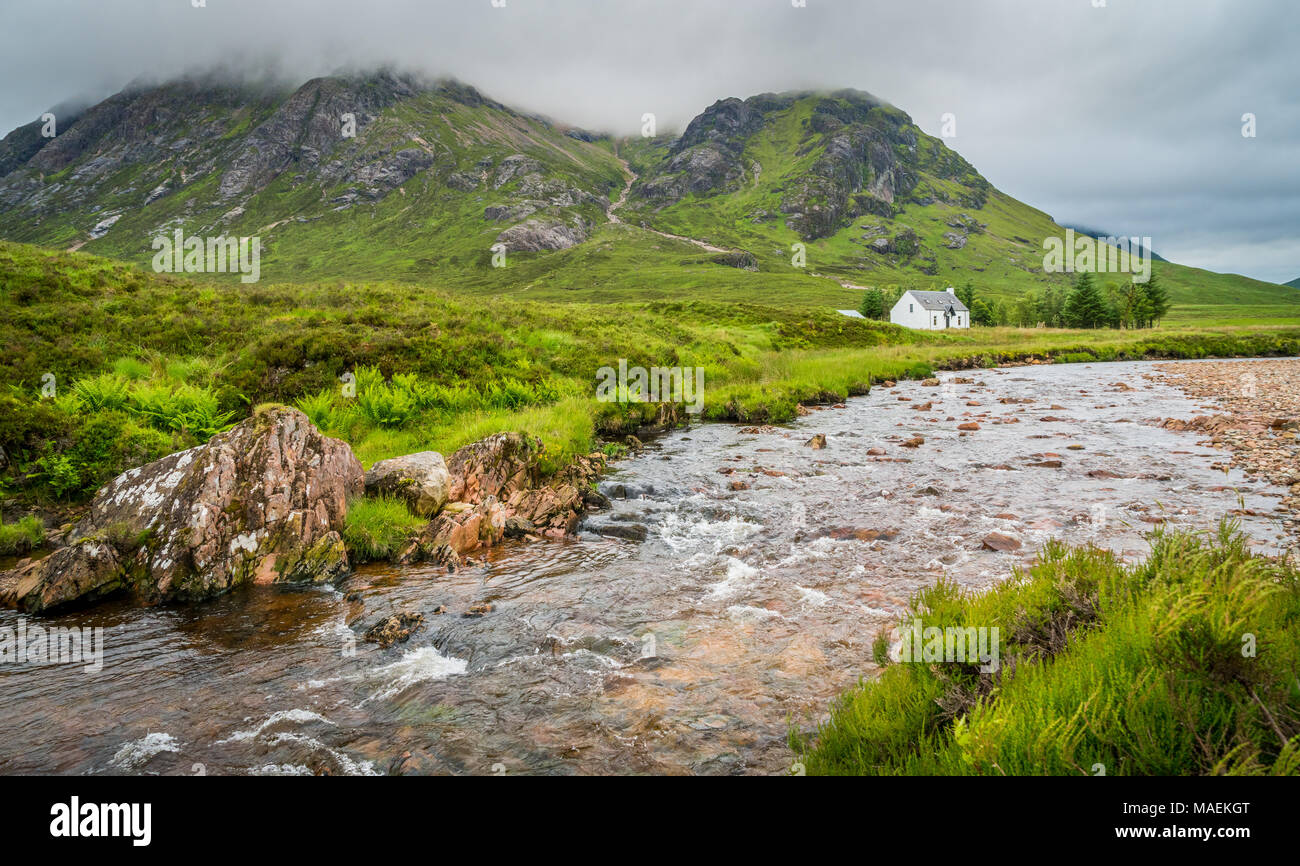 Vue panoramique à Glencoe, dans la région de Lochaber des Highlands écossais. Banque D'Images