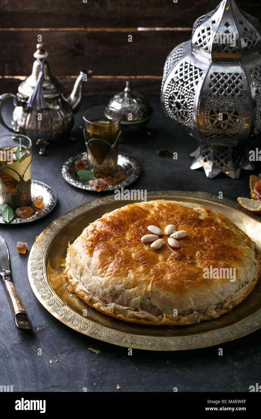 Boulangerie Pâtisserie pastilla au poulet ou bastilla marocaine Photo ...