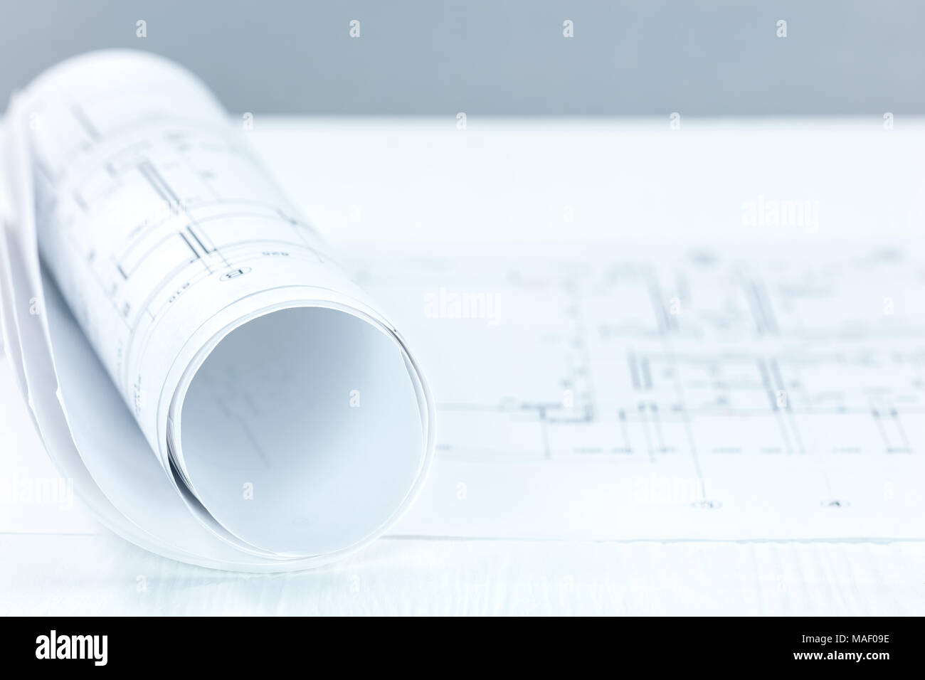 Travail de l'architecte avec vue brouillée et rouleaux plan plan technique Banque D'Images