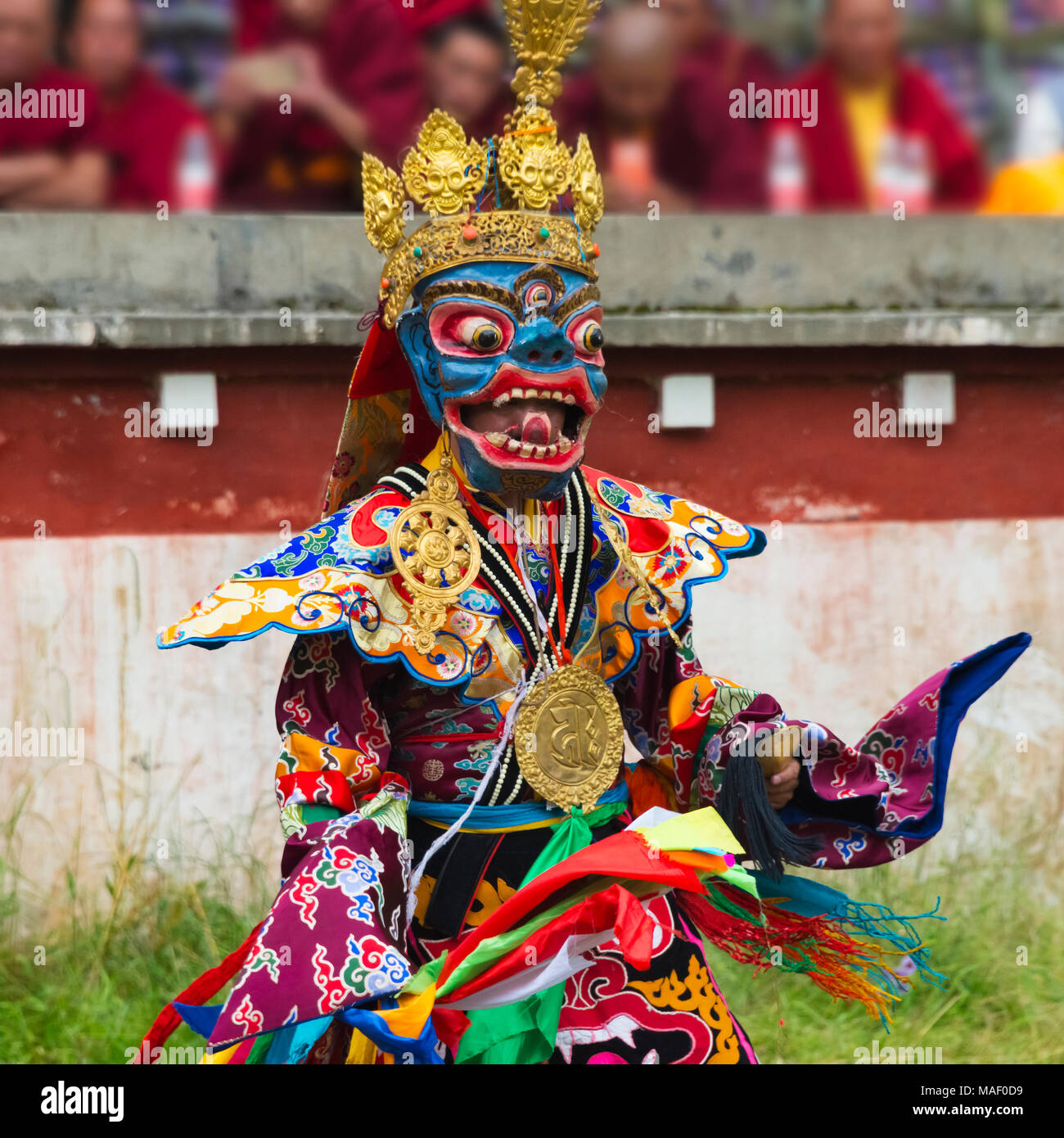 Spectacle de danse de masque à un festival bouddhiste, Juli Temple, Xinduqiao, l'ouest du Sichuan, Chine Banque D'Images