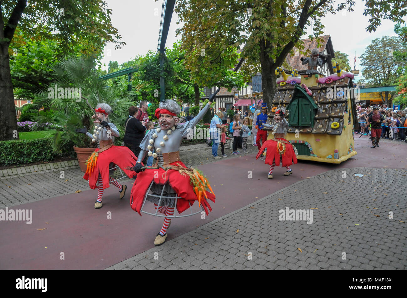 Le défilé à Europa Park est le plus grand parc à thème en Allemagne. est situé à Rust entre Fribourg et Strasbourg, France. Banque D'Images