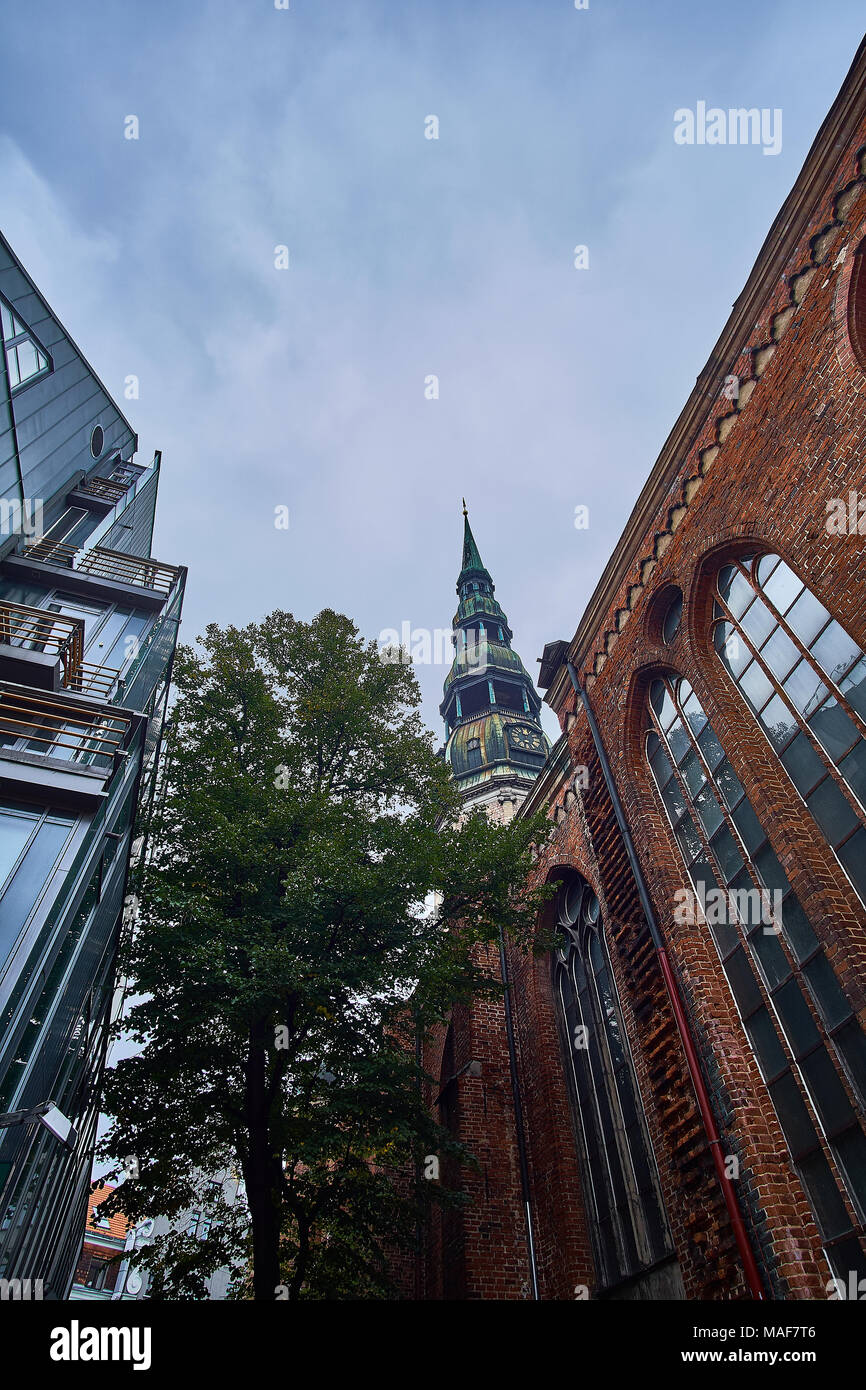 Ancienne église médiévale - Saint Peters Lutheran Church in Riga, Lettonie Banque D'Images