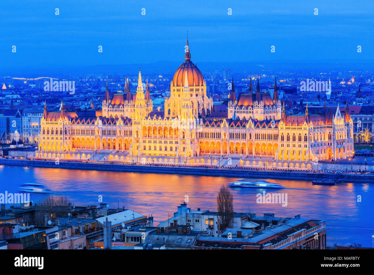 Budapest, Hongrie. Bâtiment du Parlement dans la nuit. Banque D'Images