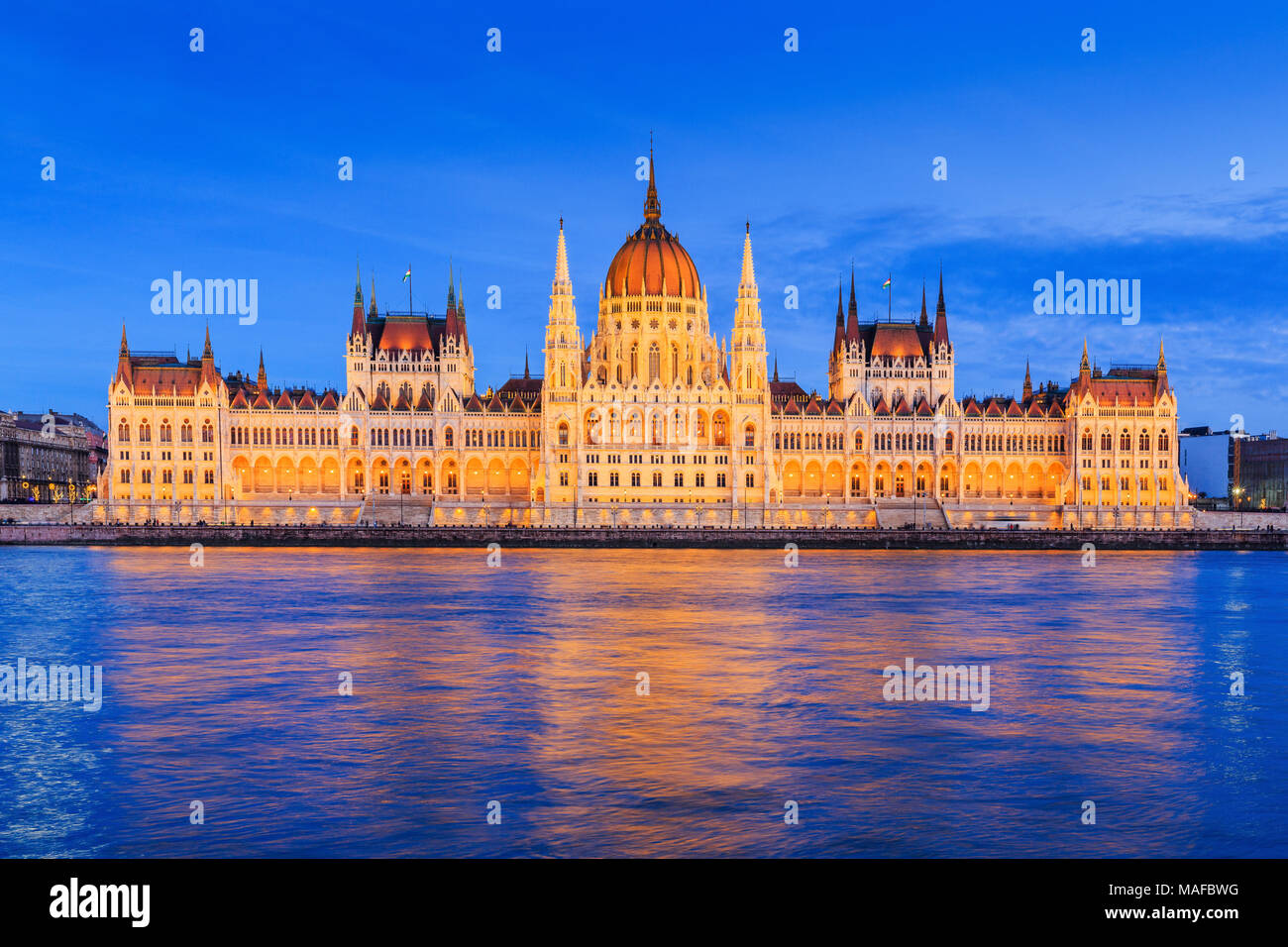 Budapest, Hongrie. Bâtiment du Parlement dans la nuit. Banque D'Images