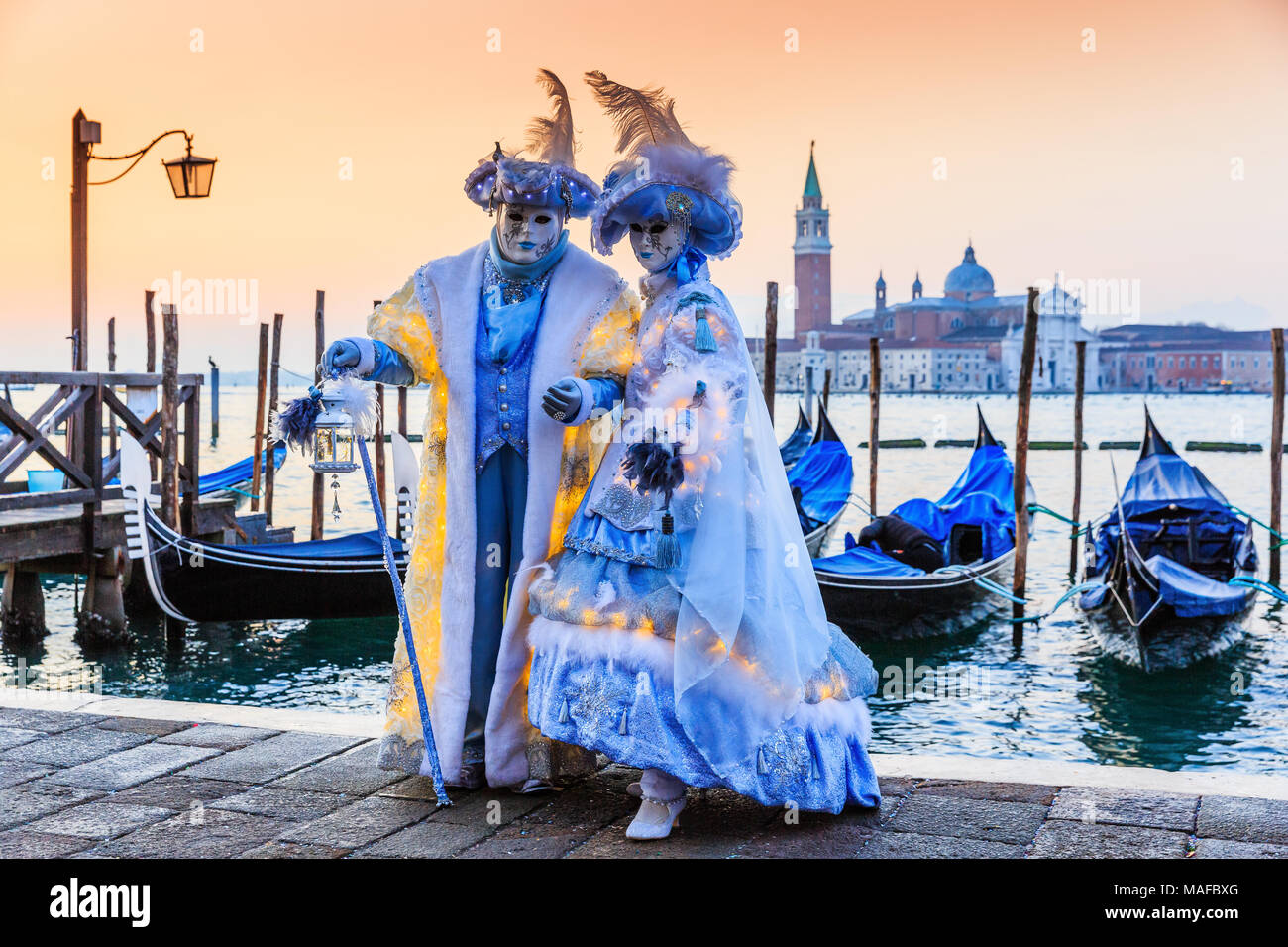Venise, Italie. Carnaval de Venise, masques de beauté à la place Saint Marc. Banque D'Images