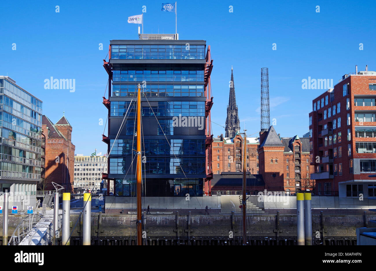 Les immeubles de bureaux et d'habitation sur un ancien docklands jetée du port de Hambourg, la première phase de l'immense projet de renouvellement urbain HafenCity Banque D'Images