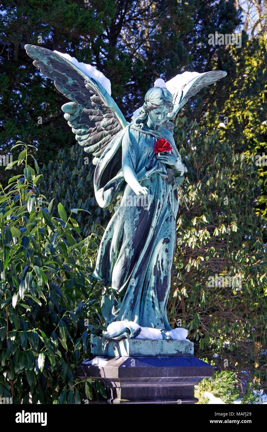 Cimetière Ohlsdorf à Hambourg, créé en 1877 comme un lieu de sépulture non confessionnel, l'un des plus grands cimetières, hiver, Banque D'Images