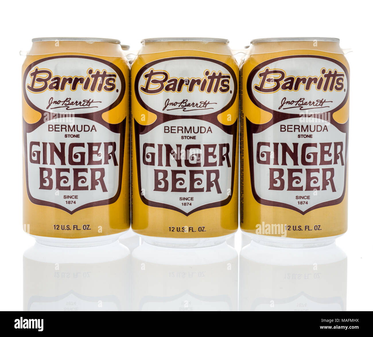 Winneconne, WI - 30 mars 2018 : Un Barritts Bermuca six pack de bière de gingembre sur un fond isolé. Banque D'Images