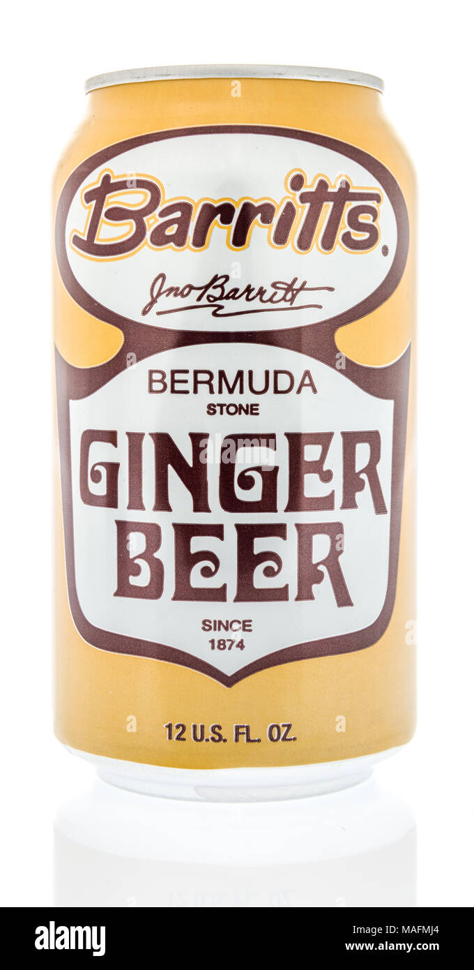 Winneconne, WI - 30 mars 2018 : un Barritts Bermuca peut de la bière au gingembre dans un contexte isolé. Banque D'Images