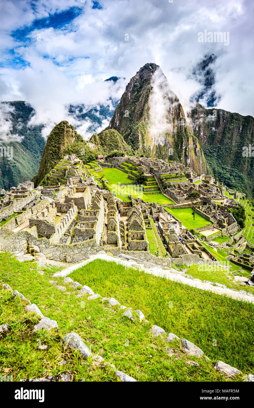 Le Machu Picchu au Pérou - Ruines de l'Empire Inca, ville et montagne Huaynapicchu à Vallée sacrée, Cuzco, l'Amérique du Sud. Banque D'Images