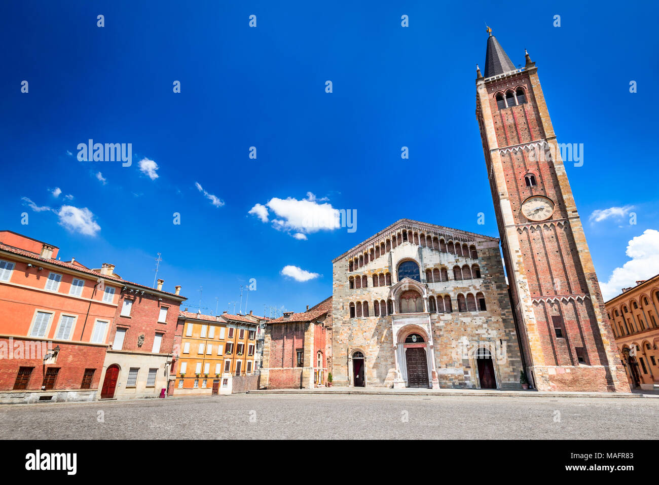Parme, Italie - Piazza del Duomo avec la Cathédrale construite en 1059, d'Émilie-Romagne. Banque D'Images