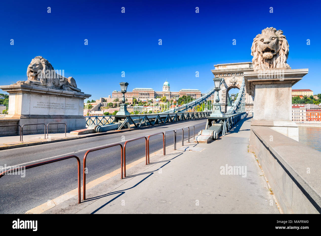 Budapest, Hongrie. Ou Szechenyi Lanchid Chain Bridge, premier pont en pierre sur la rivière du Danube Banque D'Images