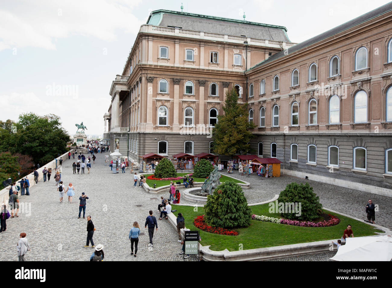 Le Château de Buda est le château historique et complexe de palais des rois hongrois à Budapest. Il a été achevé en 1265. Banque D'Images