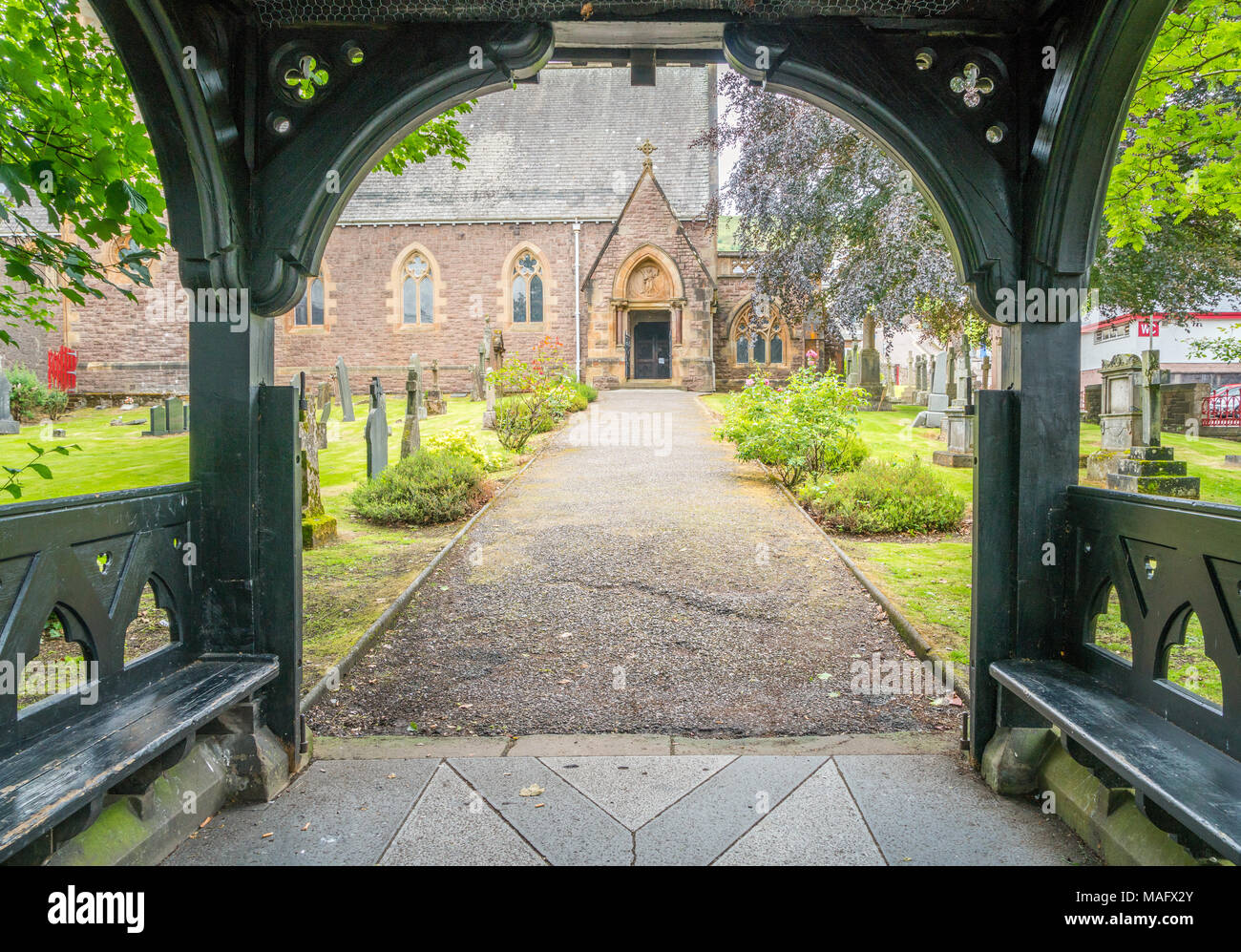 Porche d'entrée en bois à Saint Andrew's Church à Fort William, Écosse. Banque D'Images