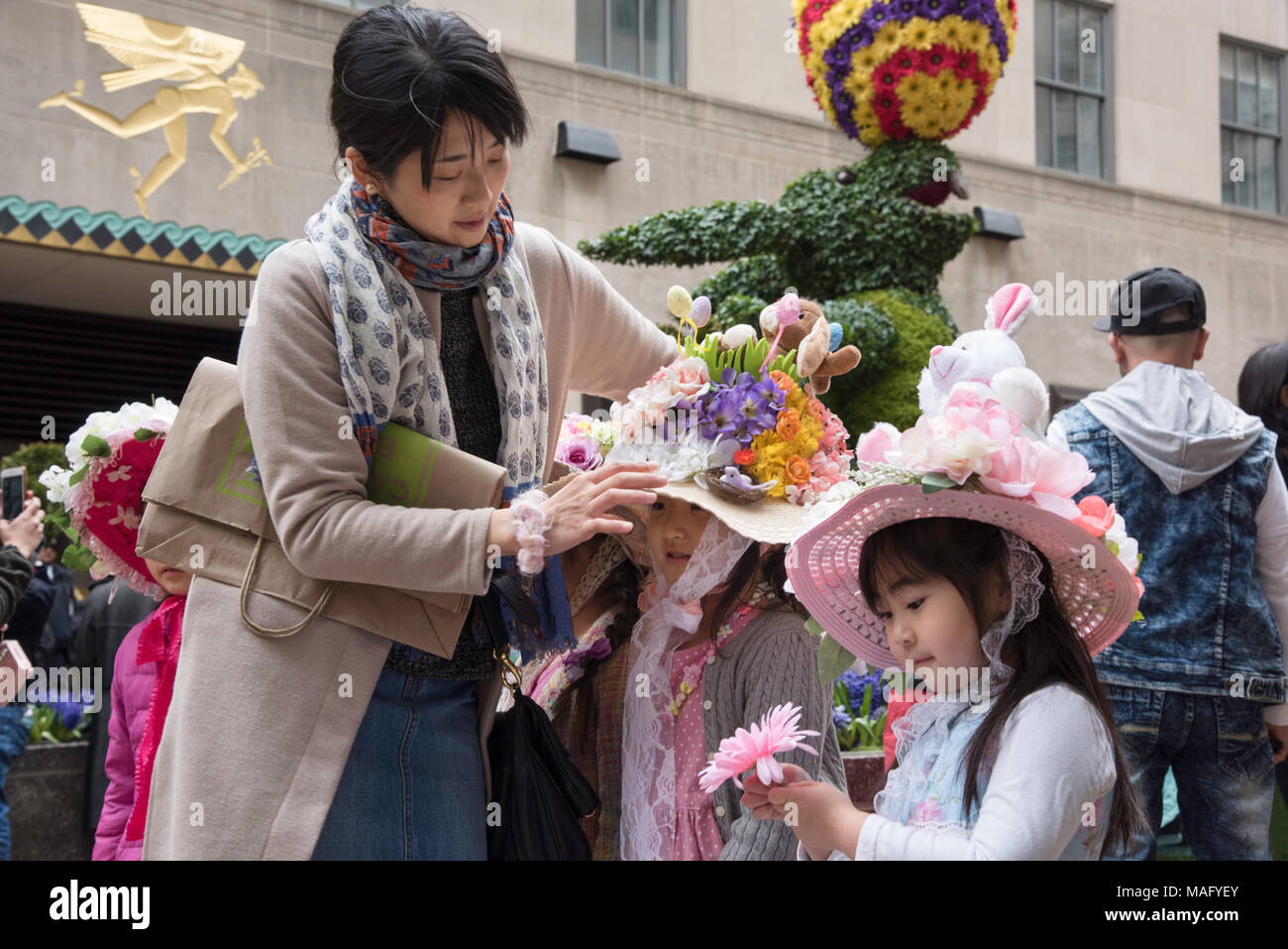New York, NY, USA - 2018/04/01 : New York City Easter Bonnet Parade sur la 5e Avenue à Manhattan Banque D'Images