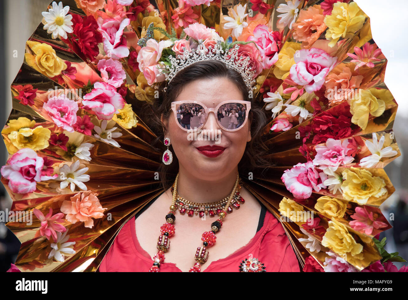 New York, NY, USA - 2018/04/01 : New York City Easter Bonnet Parade sur la 5e Avenue à Manhattan Banque D'Images