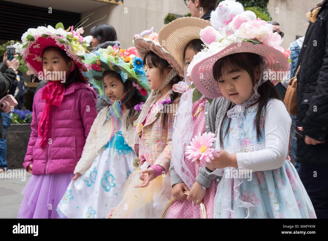 New York, NY, USA - 2018/04/01 : New York City Easter Bonnet Parade sur la 5e Avenue à Manhattan Banque D'Images