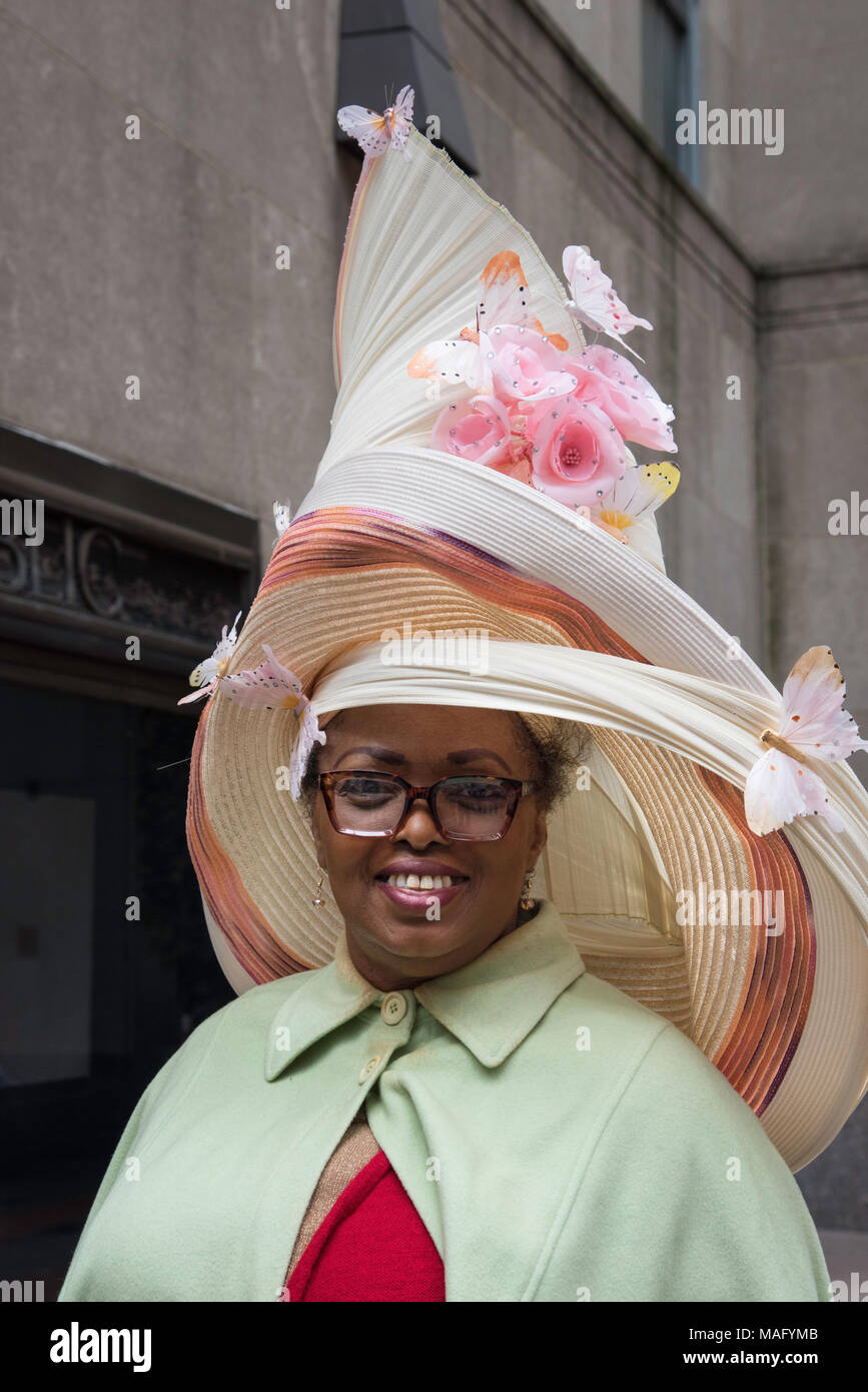 New York, NY, USA - 2018/04/01 : New York City Easter Bonnet Parade sur la 5e Avenue à Manhattan Banque D'Images