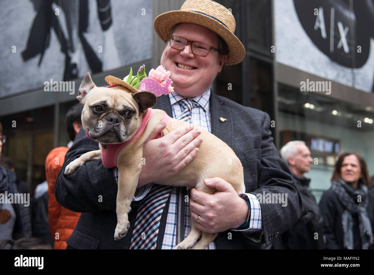 New York, NY, USA - 2018/04/01 : New York City Easter Bonnet Parade sur la 5e Avenue à Manhattan Banque D'Images