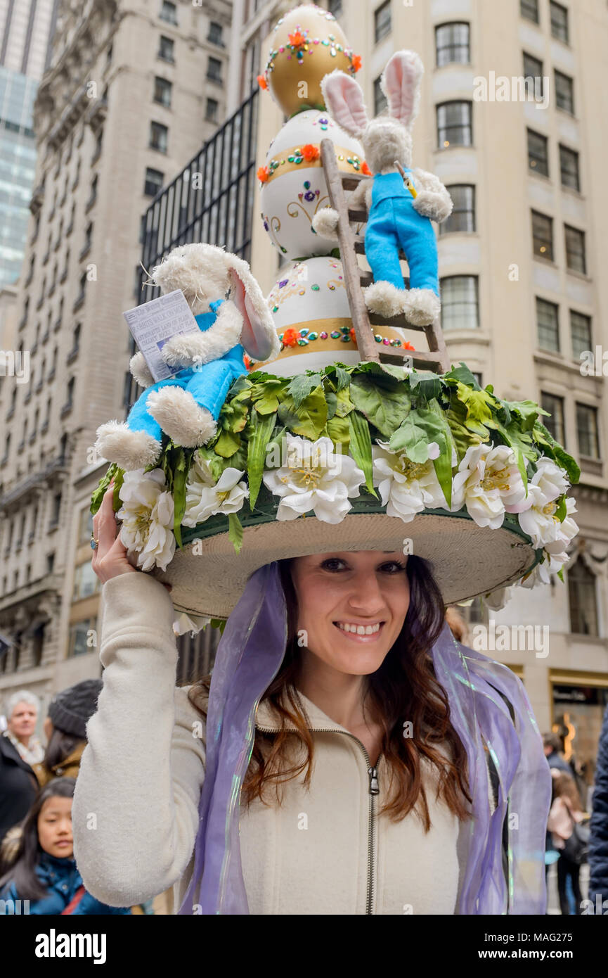 New York, États-Unis. 06Th avr, 2018. Le défilé annuel de Pâques et Pâques  Festival Bonnet prend le dessus une fois de plus, une lanière de Midtow ;  comme la bohème vêtus de
