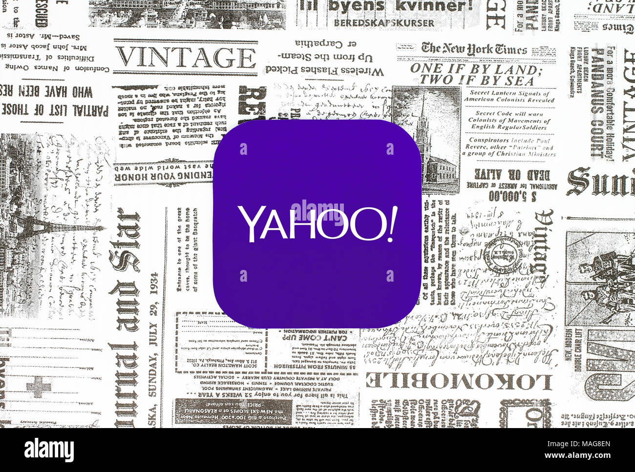Kiev, Ukraine - Février 08, 2018 : l'icône Yahoo imprimé sur du papier journal et placés sur l'arrière-plan rétro Banque D'Images