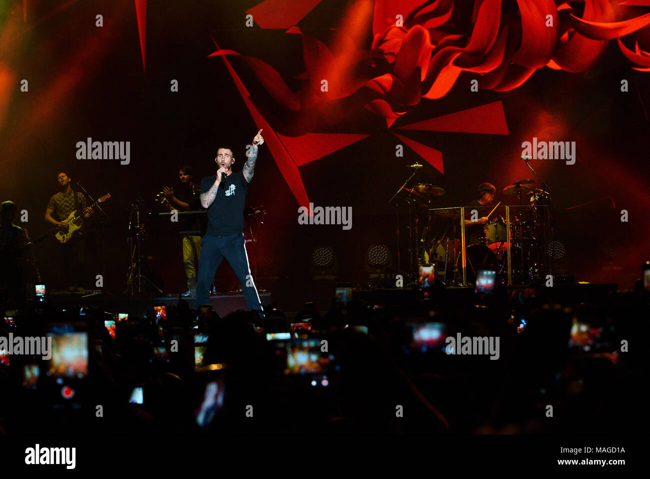 San Antonio, TX, USA. 1er avril 2018, Maroon 5 joue un concert au Festival de Musique de la finale quatre de NCAA à San Antonio, USA Crédit : Jon-Paul Jones/Alamy Live News Banque D'Images
