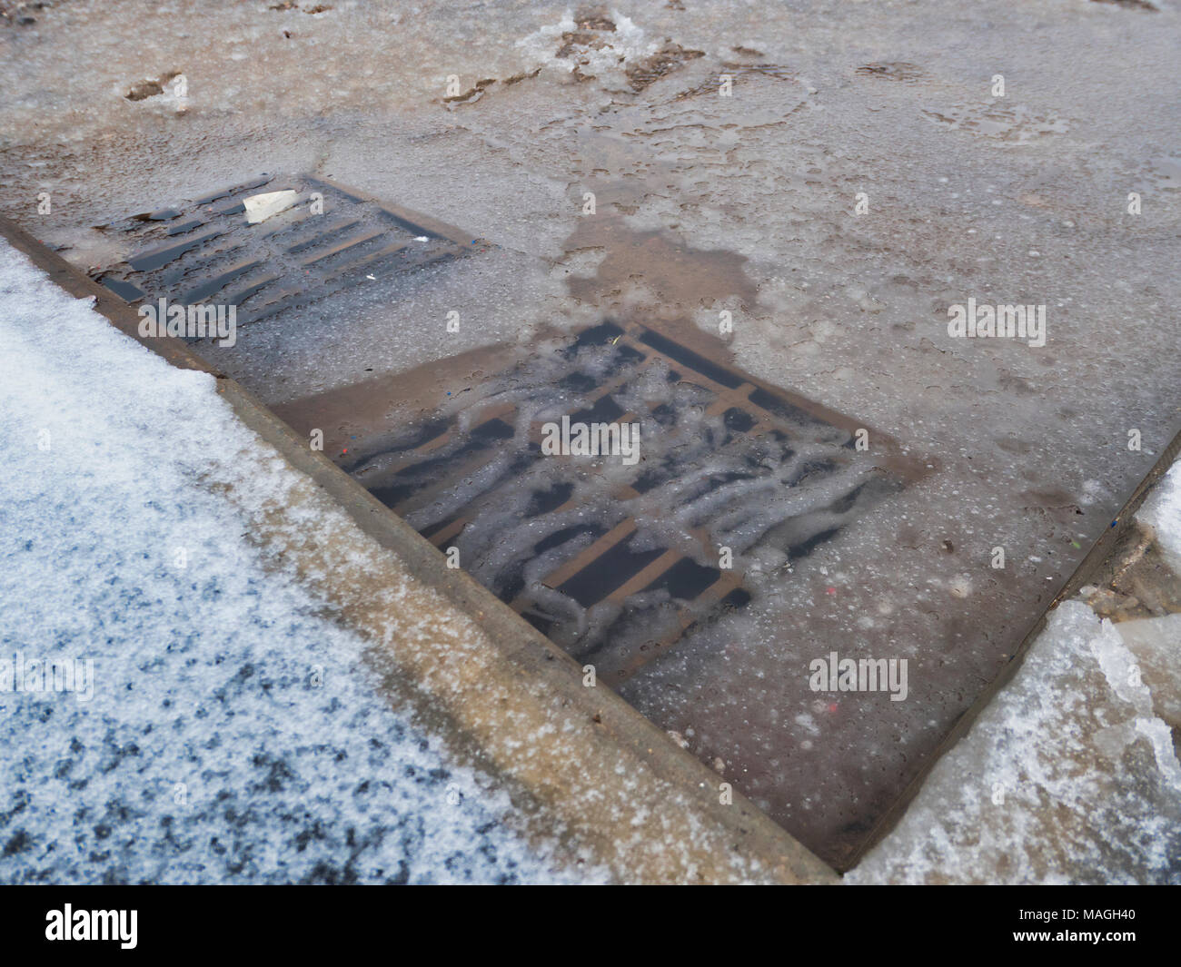Ashbourne, Derbyshire. 2ème apr 2018. Météo France : 1' de la neige fond rapidement matin causant des inondations sur Easter Bank Holiday lundi à Ashbourne, dans le Derbyshire De : Doug Blane/Alamy Live News Banque D'Images