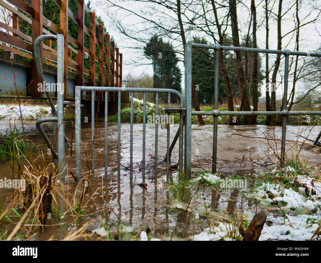 Ashbourne, Derbyshire. 2ème apr 2018. Météo France : 1' de la neige fond rapidement matin causant des inondations sur Easter Bank Holiday lundi à Ashbourne, dans le Derbyshire De : Doug Blane/Alamy Live News Banque D'Images