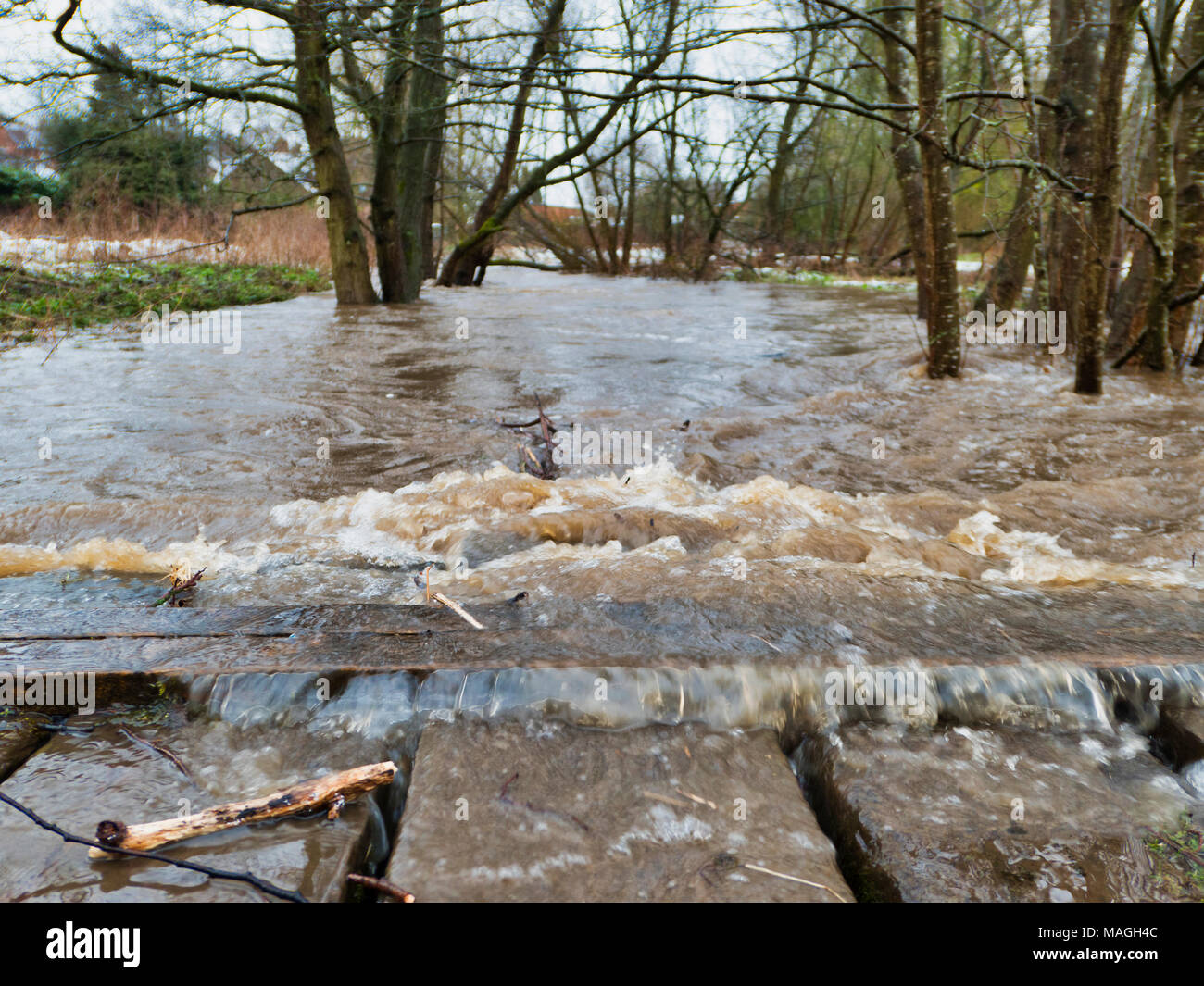 Ashbourne, Derbyshire. 2ème apr 2018. Météo France : 1' de la neige fond rapidement matin causant des inondations sur Easter Bank Holiday lundi à Ashbourne, dans le Derbyshire De : Doug Blane/Alamy Live News Banque D'Images
