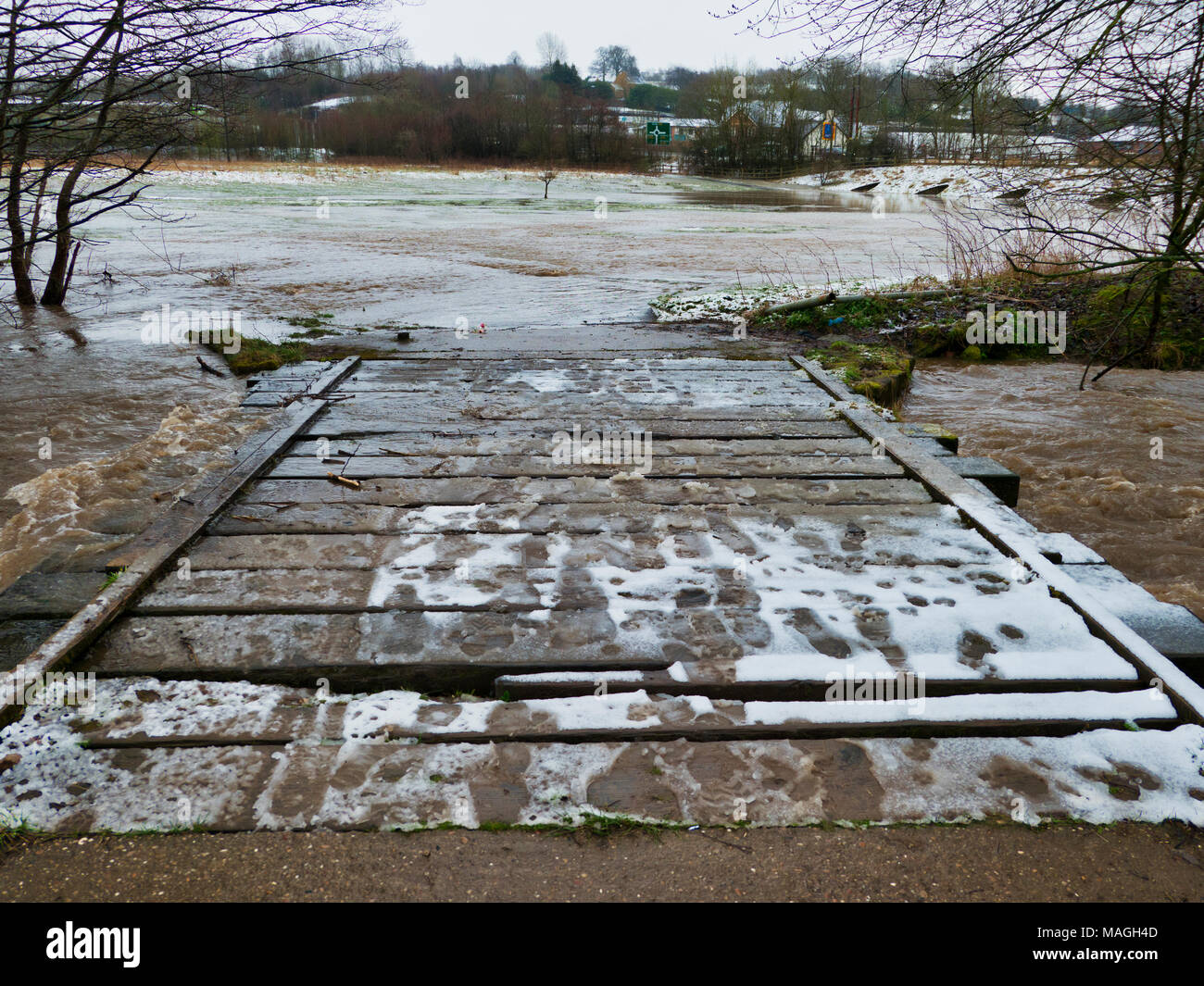 Ashbourne, Derbyshire. 2ème apr 2018. Météo France : 1' de la neige fond rapidement matin causant des inondations sur Easter Bank Holiday lundi à Ashbourne, dans le Derbyshire De : Doug Blane/Alamy Live News Banque D'Images