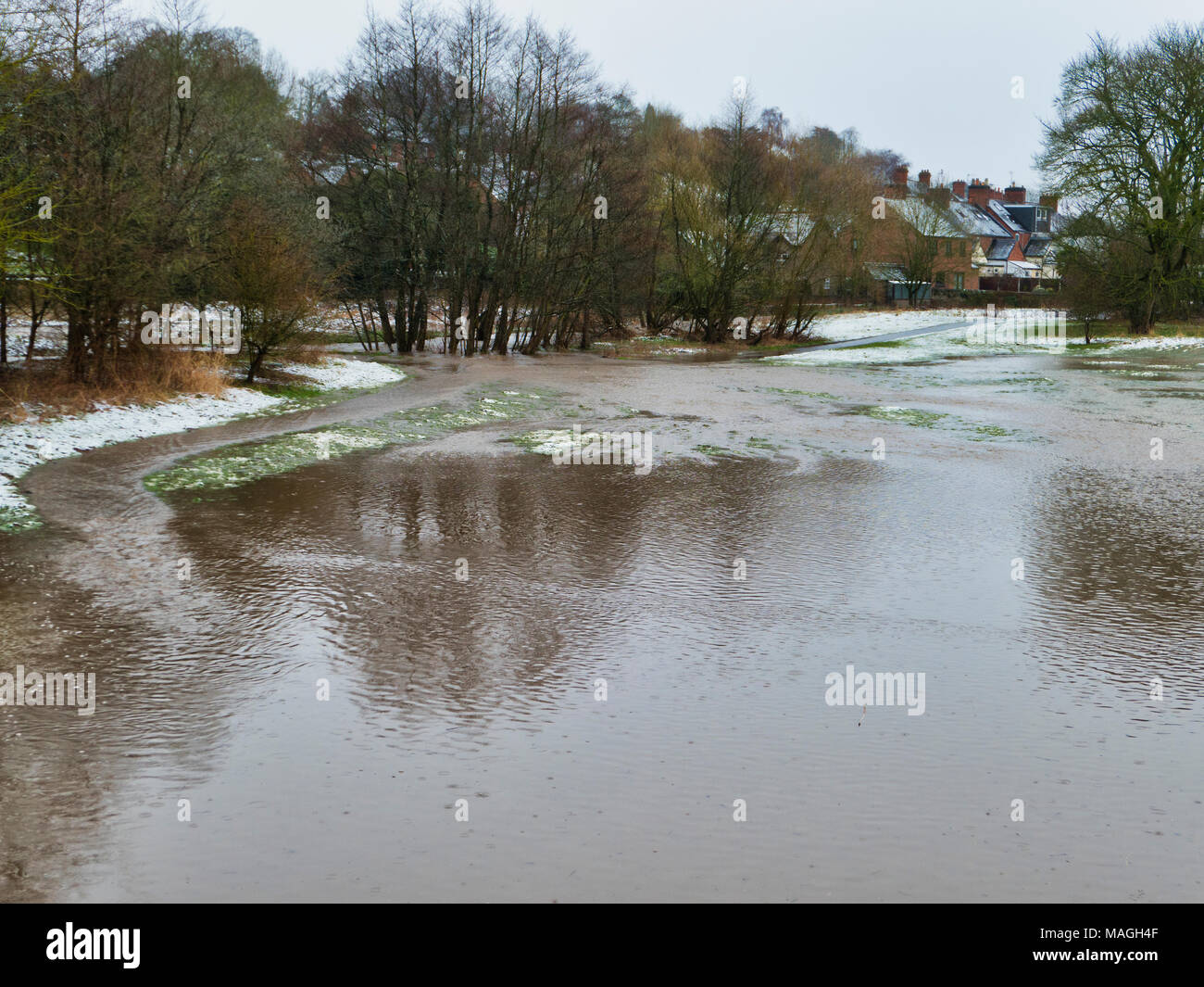 Ashbourne, Derbyshire. 2ème apr 2018. Météo France : 1' de la neige fond rapidement matin causant des inondations sur Easter Bank Holiday lundi à Ashbourne, dans le Derbyshire De : Doug Blane/Alamy Live News Banque D'Images