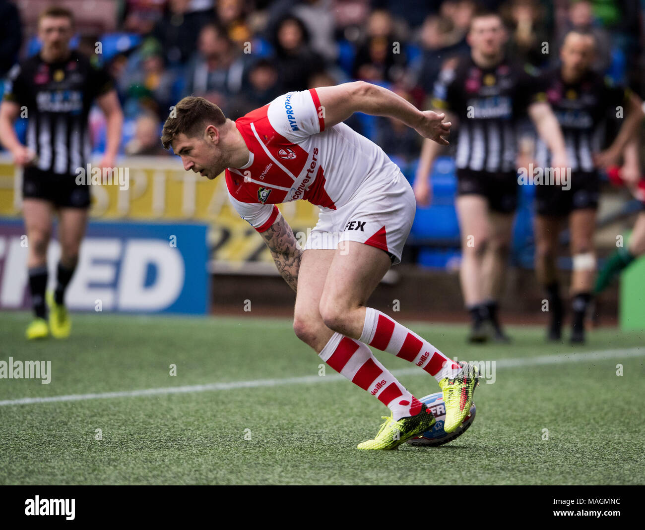 Windnes, UK, 2 avril 2018. Saint Helens's Danny Richardson marque un essai le 02 avril 2018 , choisissez Sécurité Stadium, Widnes , Merseyside, Angleterre ; Betfred Super League rugby, ronde 9, Widnes Vigings v St Helens Credit : Nouvelles Images/Alamy Live News Banque D'Images