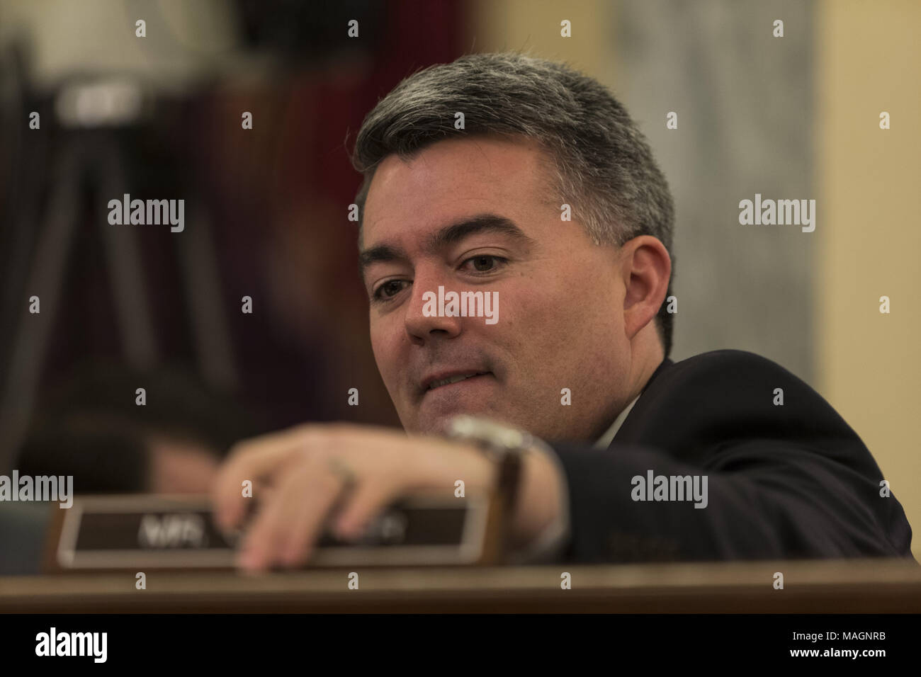 Washington, District de Columbia, Etats-Unis. 17 Jan, 2018. États-unis le sénateur CORY GARDNER, Républicain du Colorado, au cours d'une audience sur la colline du Capitole à Washington, DC Crédit : Alex Edelman/ZUMA/Alamy Fil Live News Banque D'Images